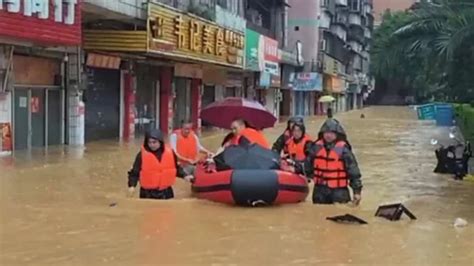 東莞水災|广东遭遇暴雨洪灾，数万人被撤离家园